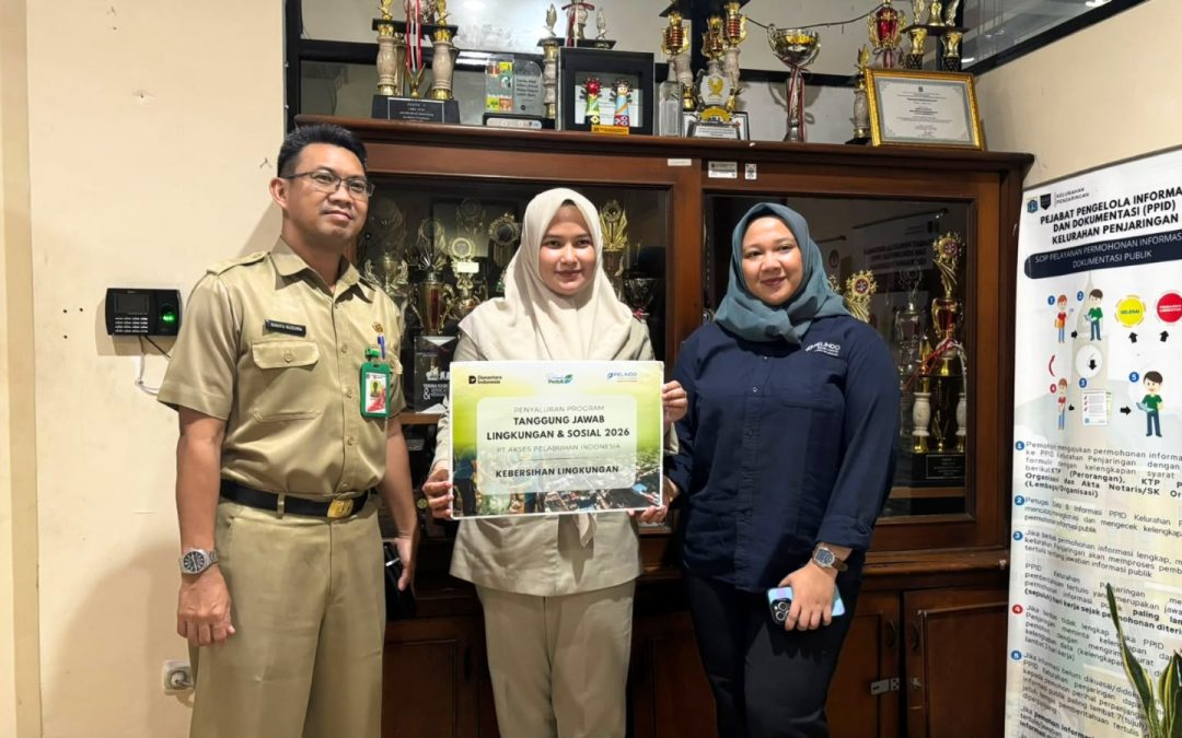 PT API Perkuat Program TJSL Kebersihan Lingkungan di Kelurahan Penjaringan